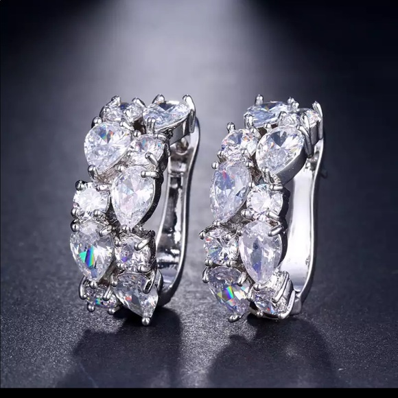 New 925 Silver Round Hearts Diamond Earrings - Picture 2 of 3